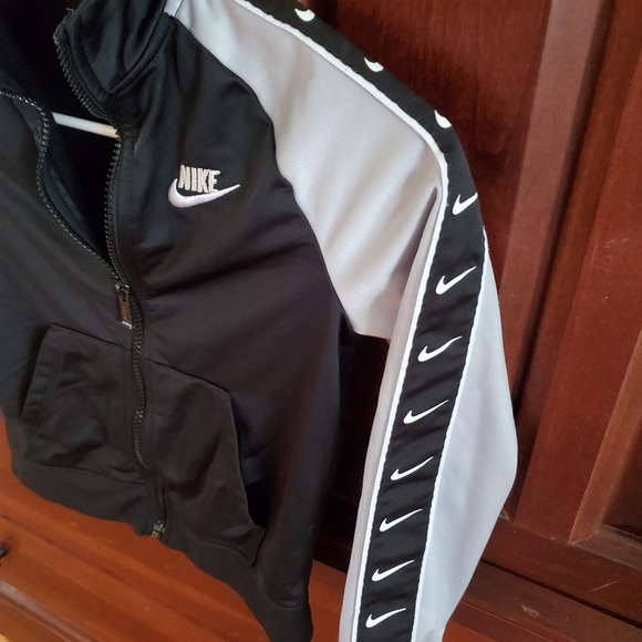 NIKE Zip Up Jacket - Picture 3 of 6
